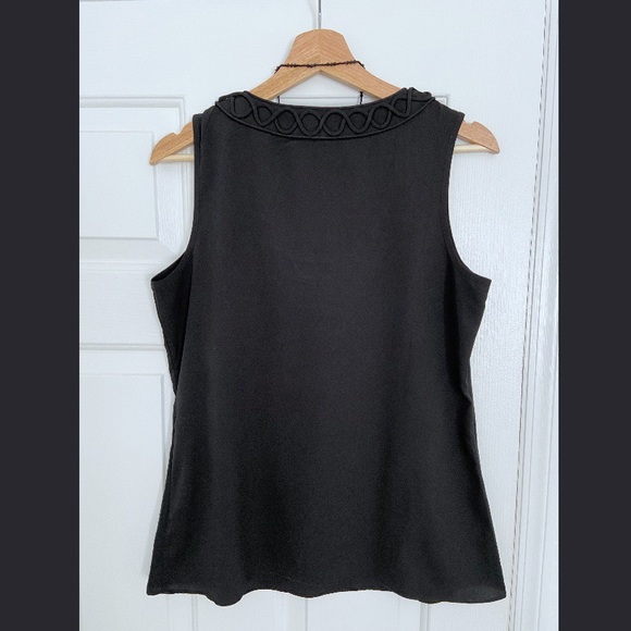 Black Silky Tank, Detailed Neckline by Banana Republic - Picture 4 of 7